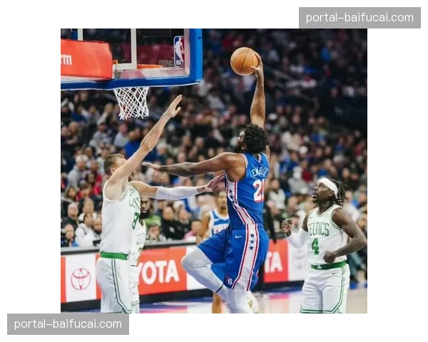 镜头回放：恩比德封盖后快攻扣篮，76人打出10-0攻击波打停对手