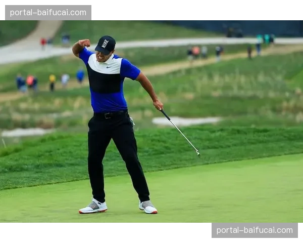 威士伯锦标赛次轮：科普卡激进打法收效，排名飙升25位